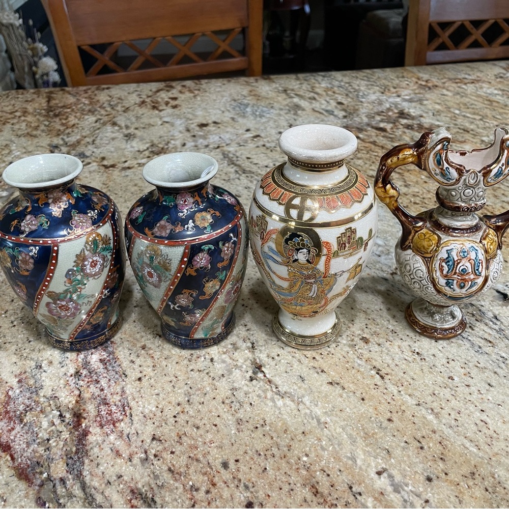 4 mini vases